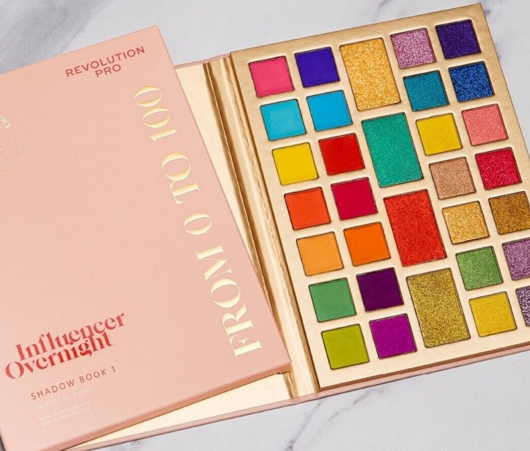 Make-Up - Revolution - Pro - Influencer - Overnight - Palette - Book - The Spotlight Make-Up