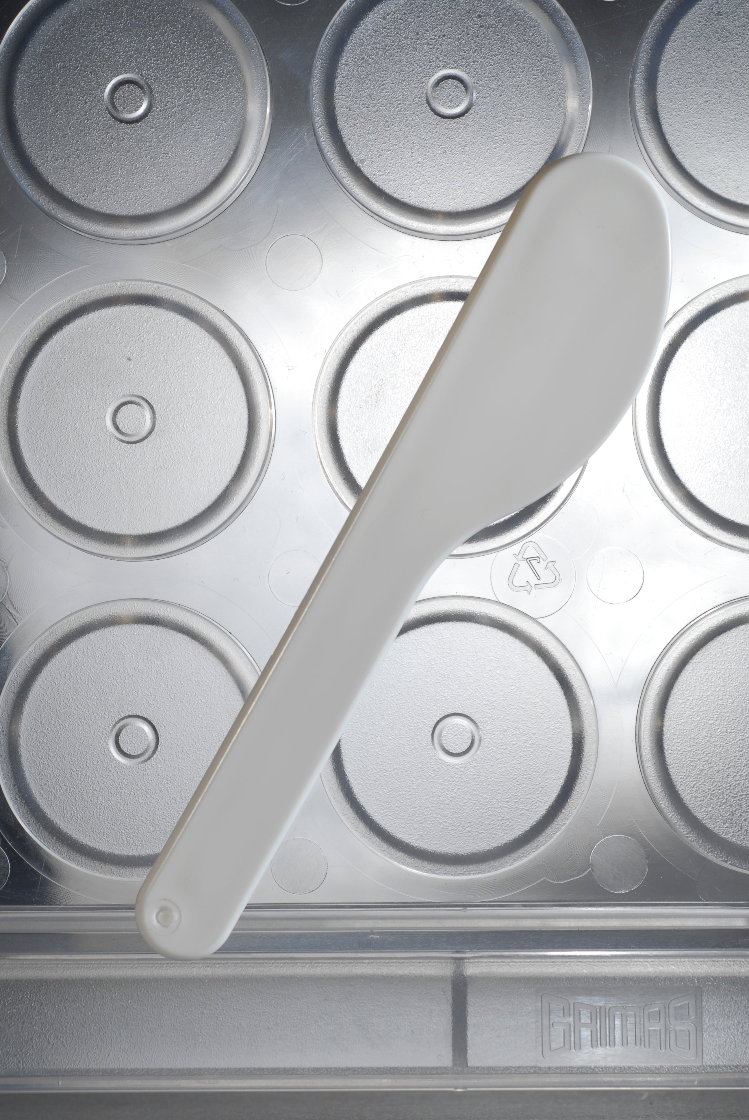 Grimas - Plastic - Spatula - The Spotlight Make-Up