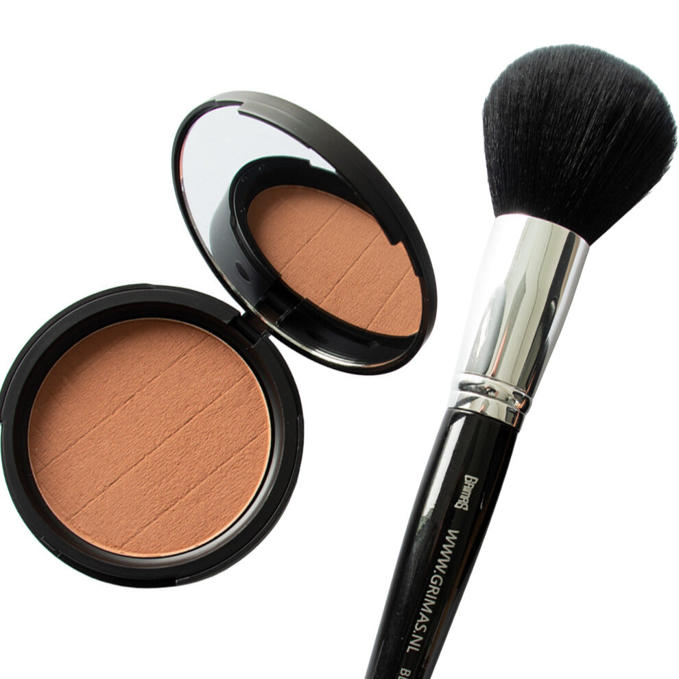 grimas-bronzing-powder-fluweelzachte-zomerlook en blush brush