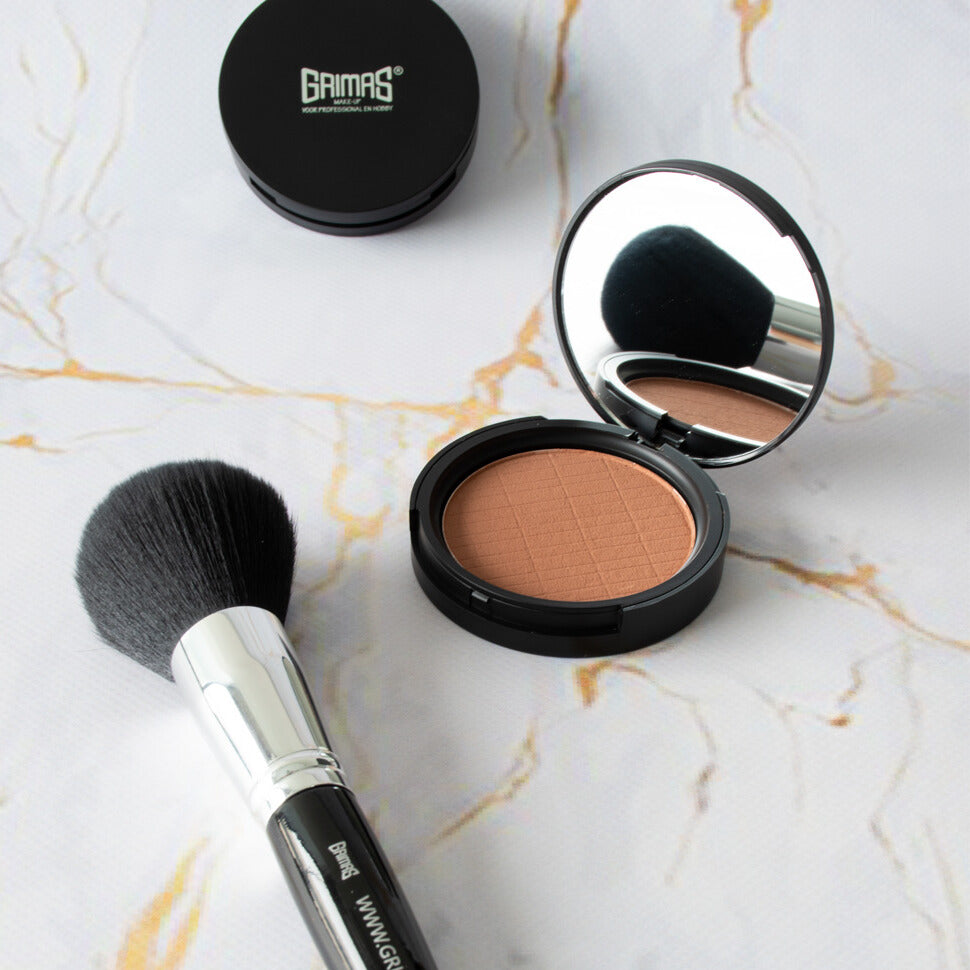 grimas-bronzing-powder-fluweelzachte-zomerlook 2x en blush brush