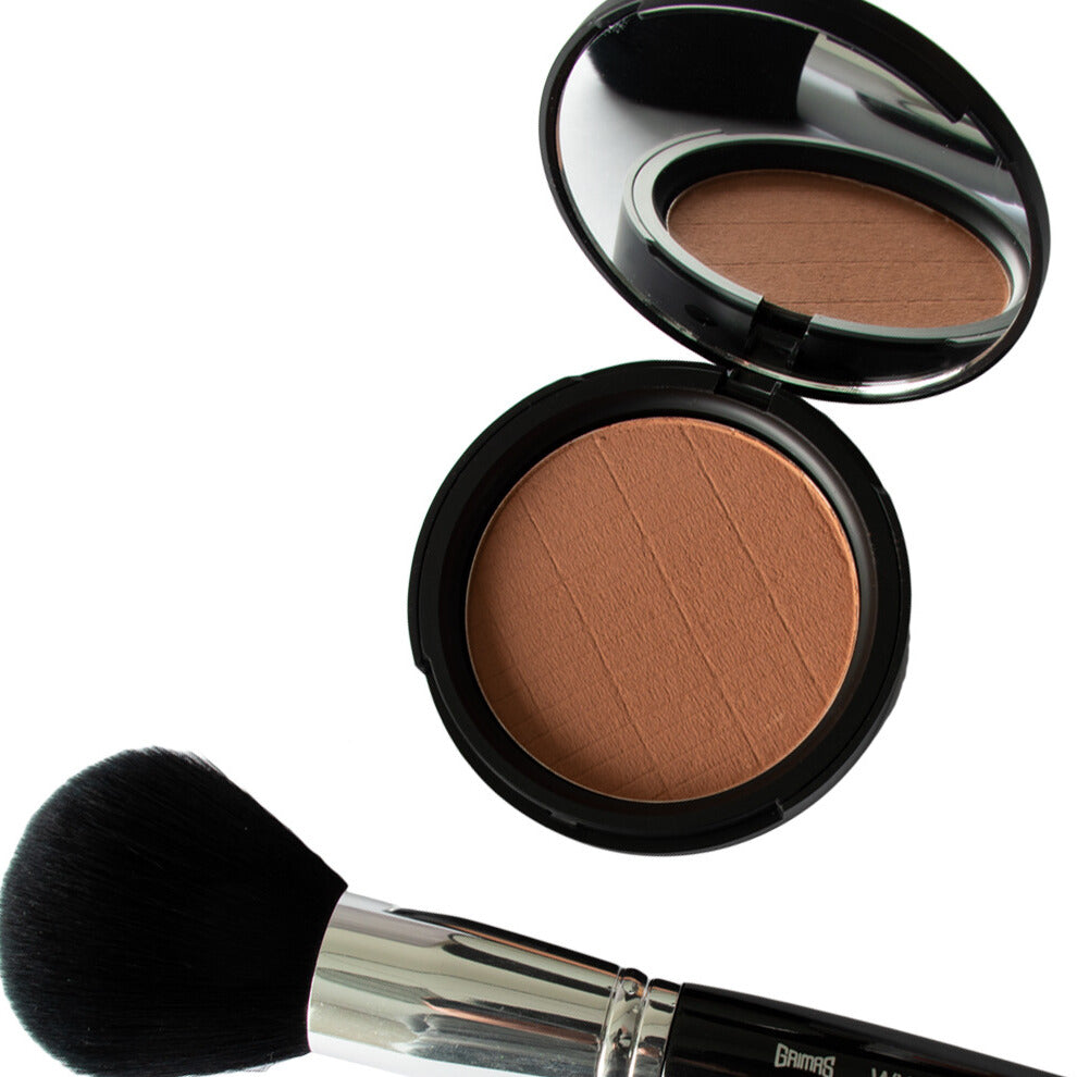 grimas-bronzing-powder-fluweelzachte-zomerlook en blush brush